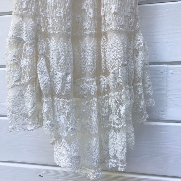 Beautiful Mid-length Light Cream Lace Dress - Picture 5 of 7